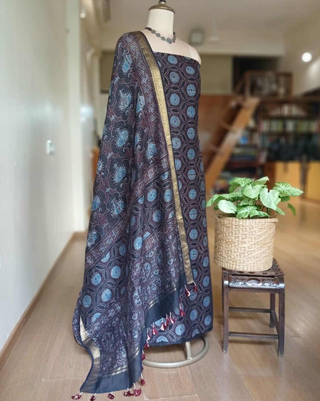 Two-piece salwar set in Maheshwari Silk Cotton - (SSMS0007) - Image 2