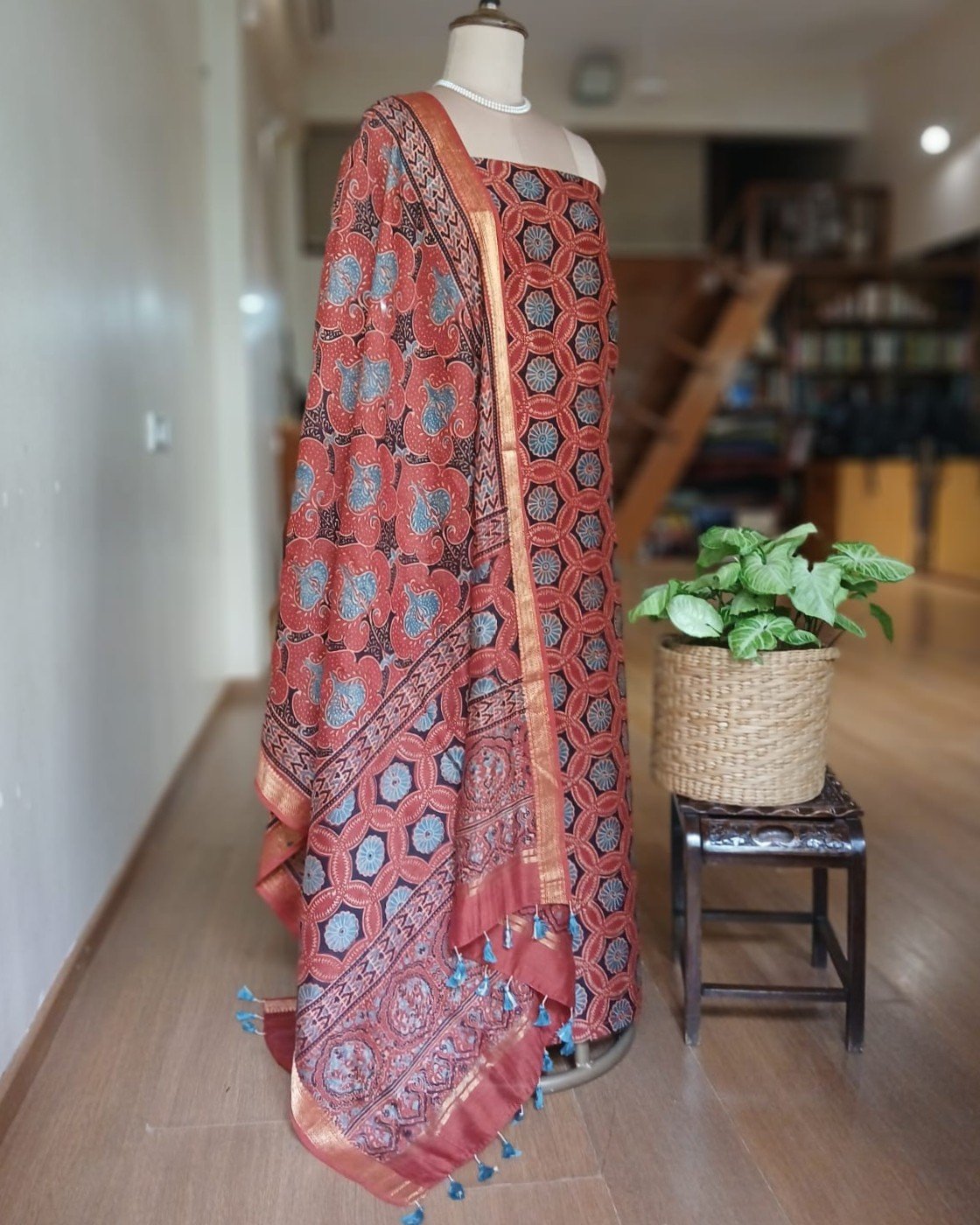 Two-piece salwar set in Maheshwari Silk Cotton - (SSMS0008) - Image 2