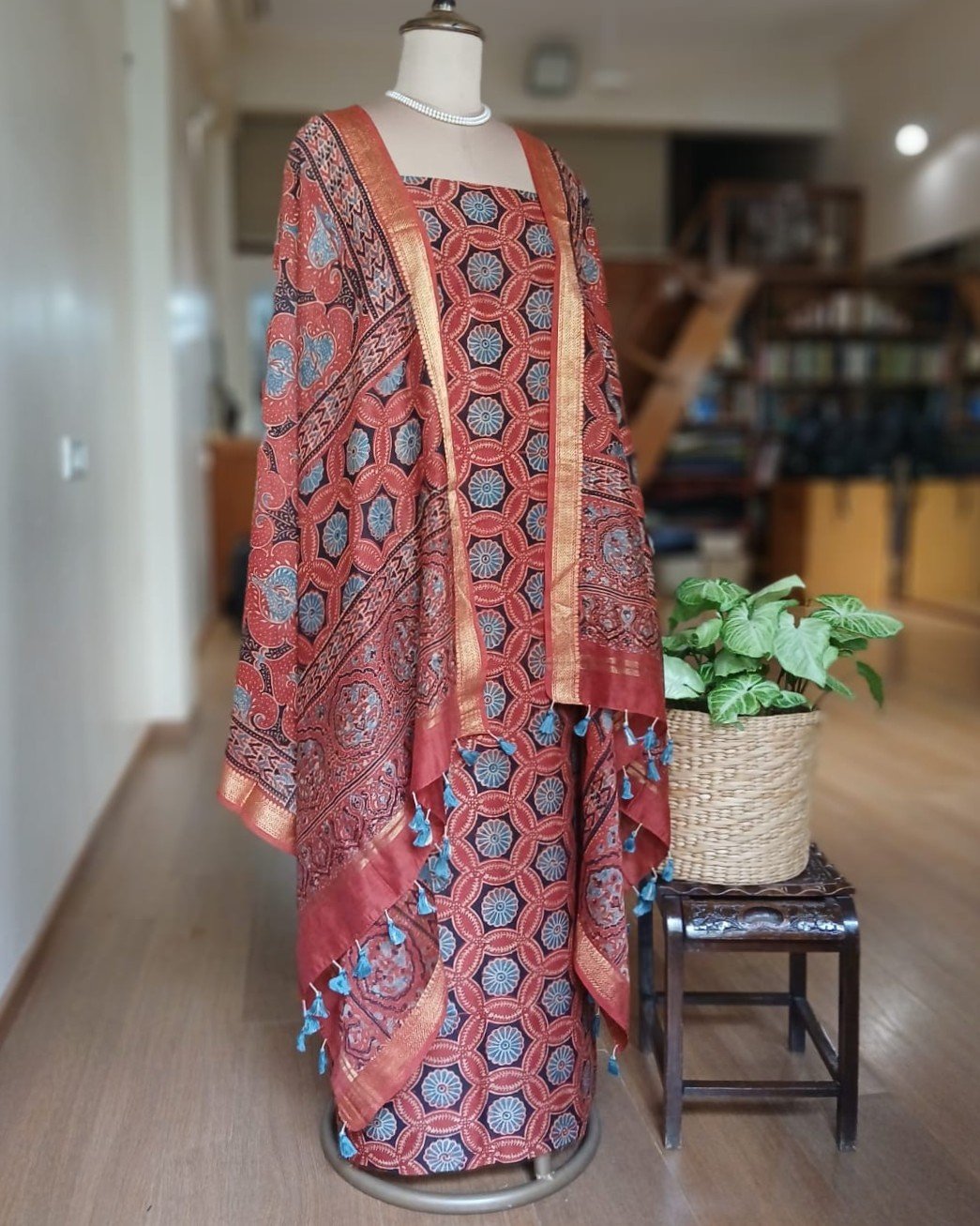 Two-piece salwar set in Maheshwari Silk Cotton - (SSMS0008) - Image 7