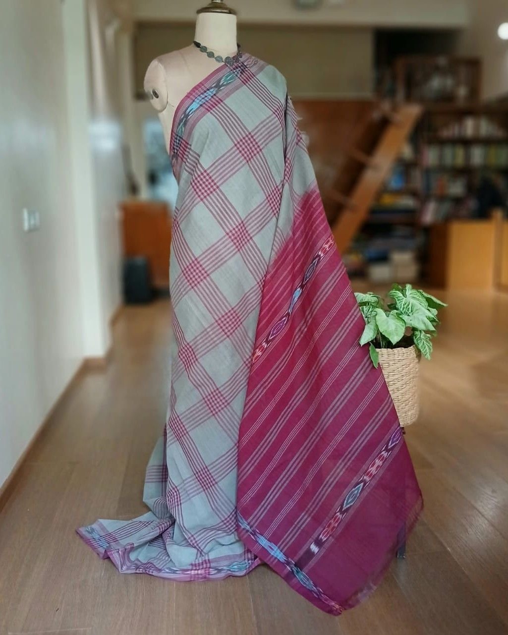 Checked Cotton Saree Handwoven in Machilipatnam (Bandar Saree) - (BSCC0001)