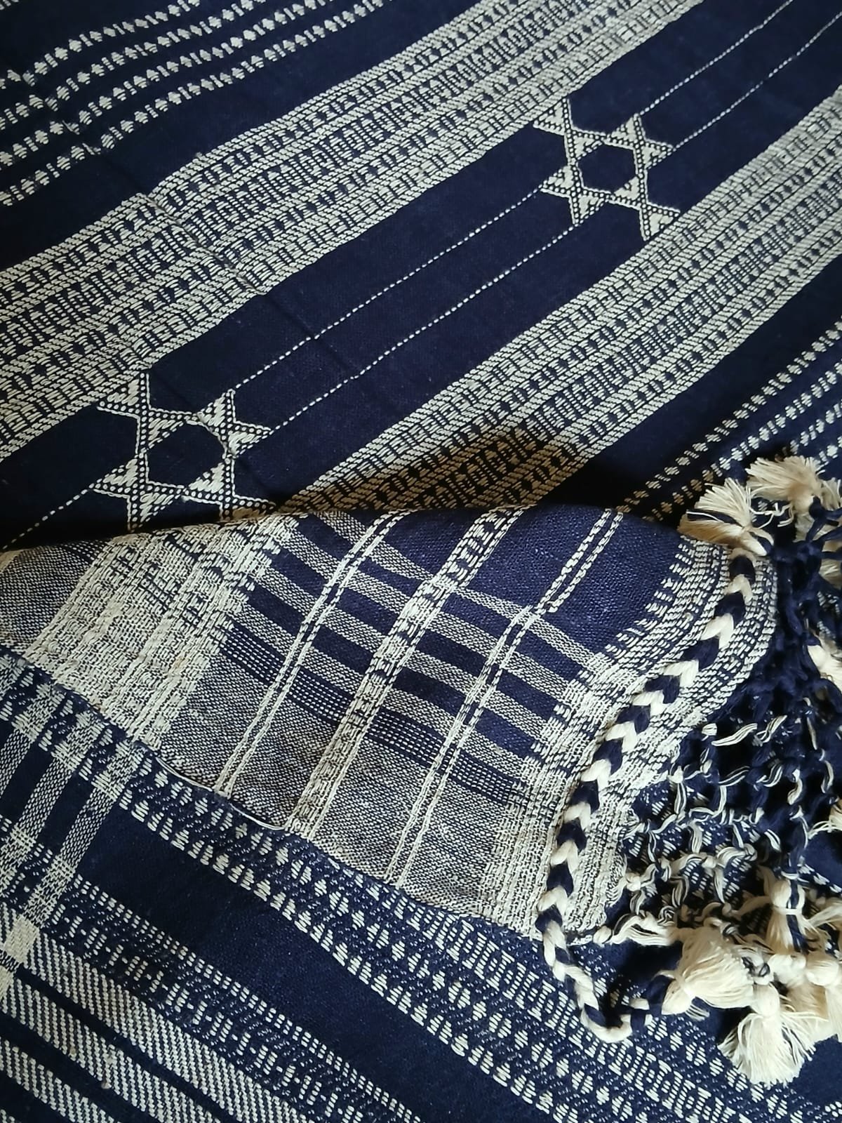 Bhujodi Saree Handwoven in Kala Cotton – (BHUJ1132) - Image 3