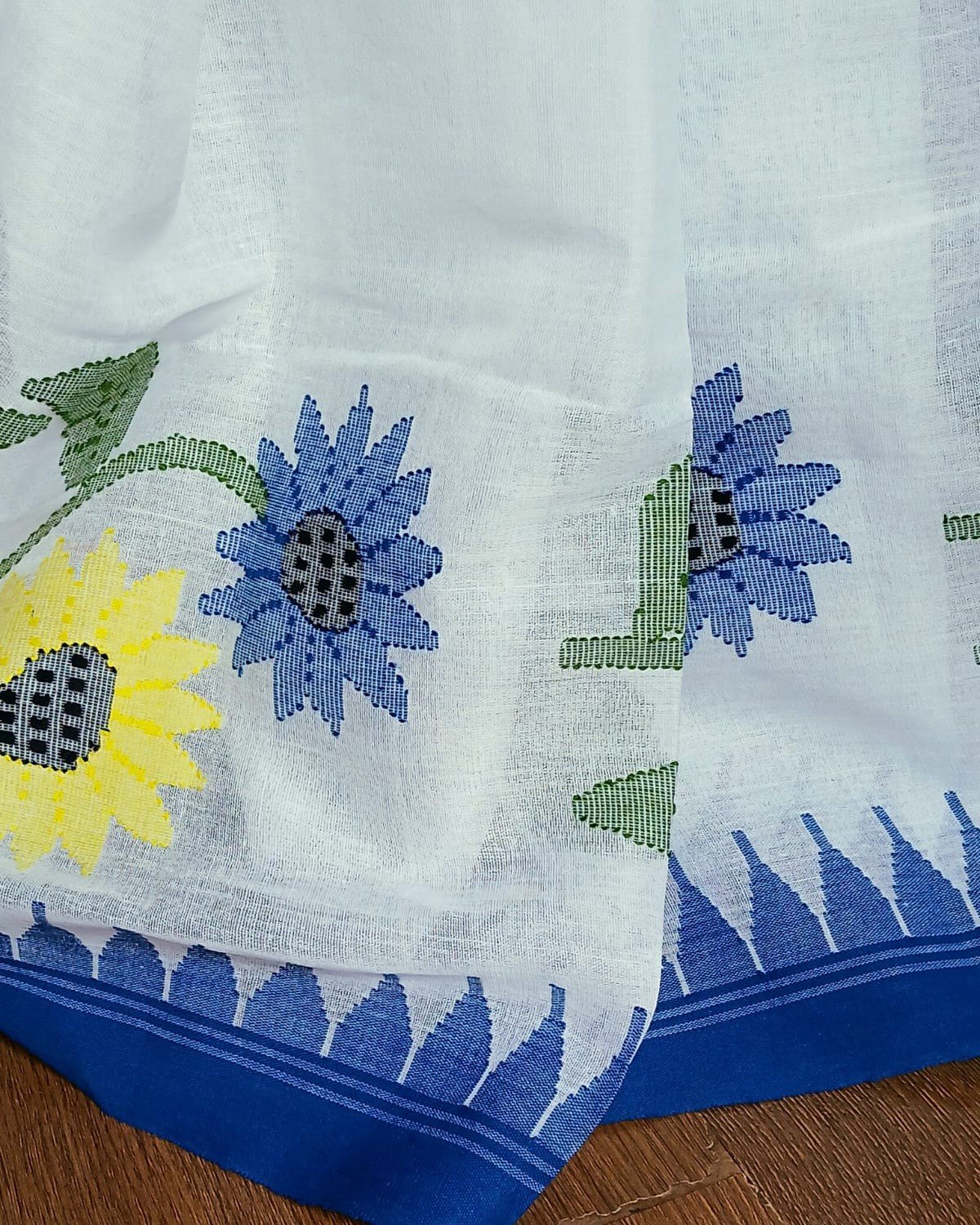 Moirang Phee Handweave Saree from Manipur - (MPHS0001) - Image 5