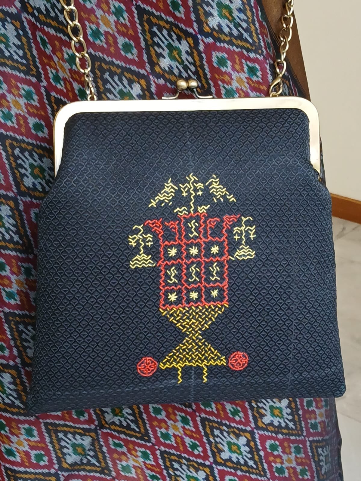 Kasuti Embroidered Silk Purse - (KSTP1021)
