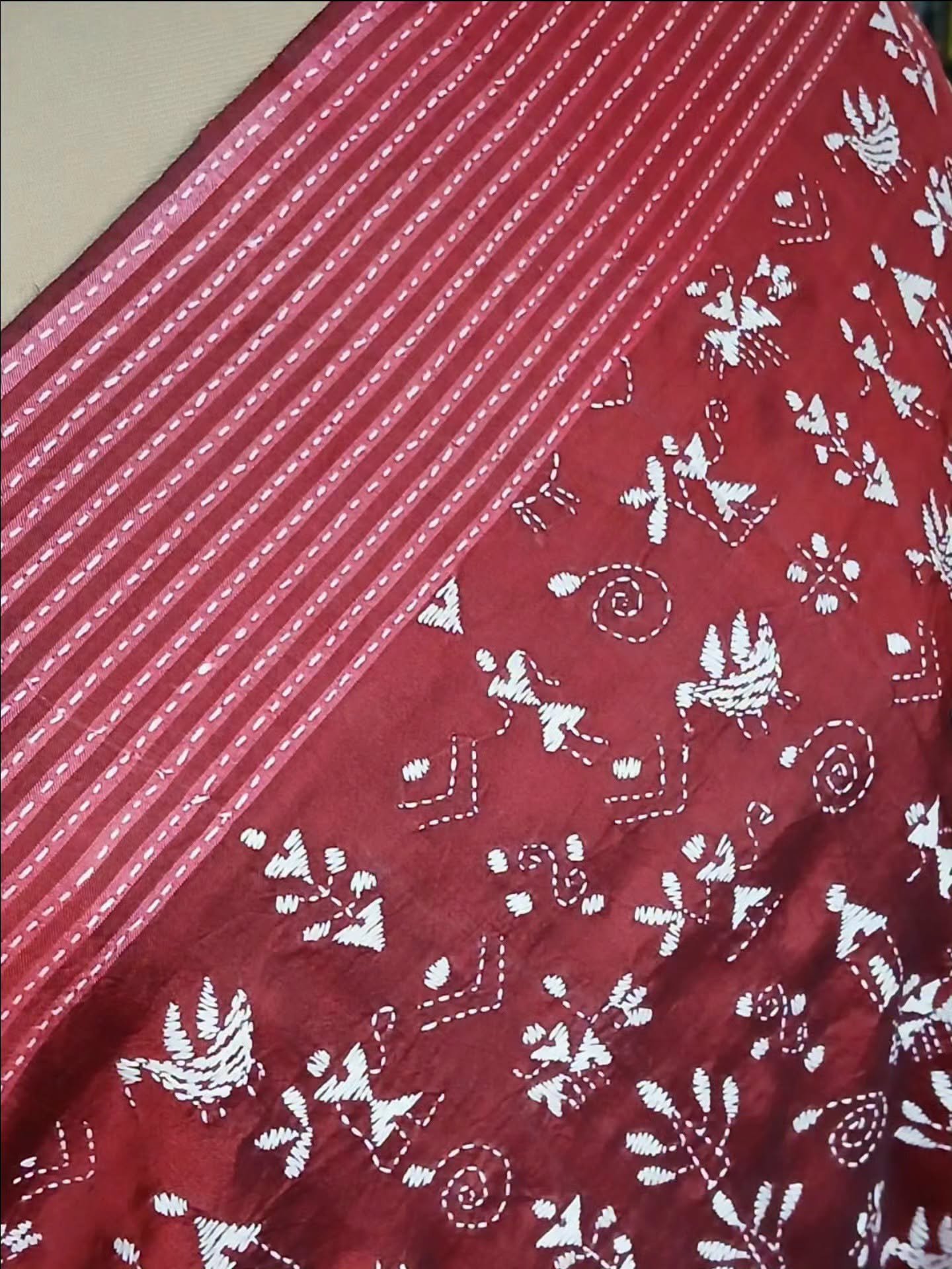 Hand Embroidered Santiniketan Kantha Saree - (SNBK0022) - Image 4