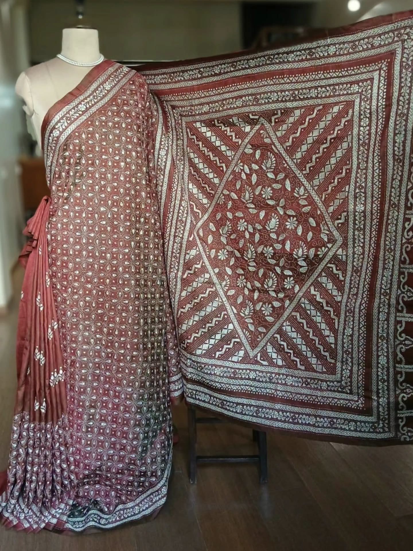 Hand Embroidered Santiniketan Kantha Saree - (SNBK0024) - Image 5