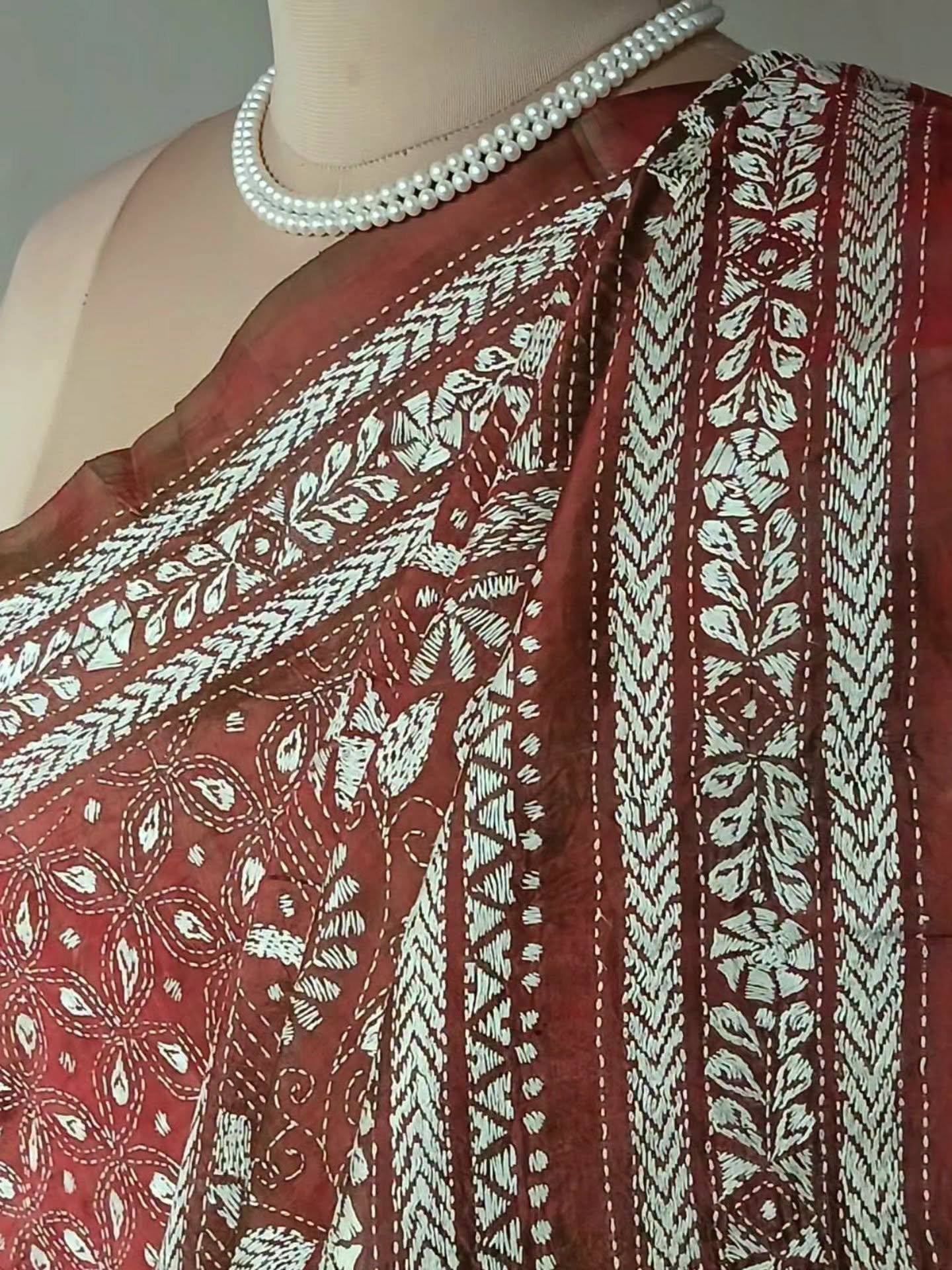 Hand Embroidered Santiniketan Kantha Saree - (SNBK0024) - Image 3