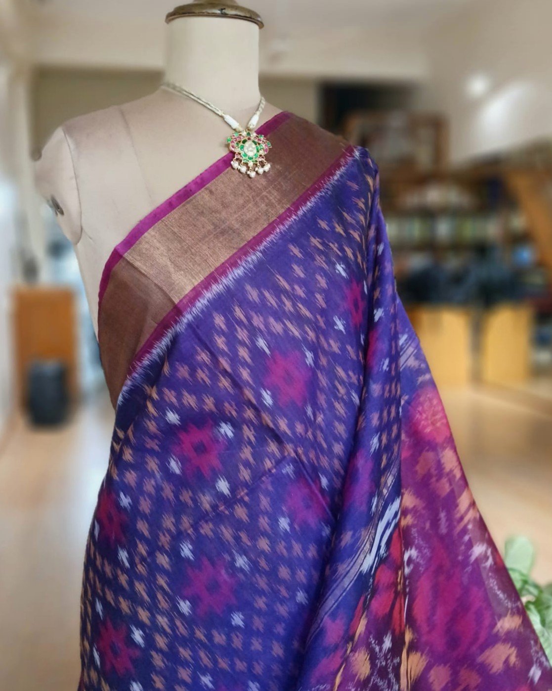 Handloom Single Ikat in Silk-Cotton Saree – (HSIS0040) - Image 2