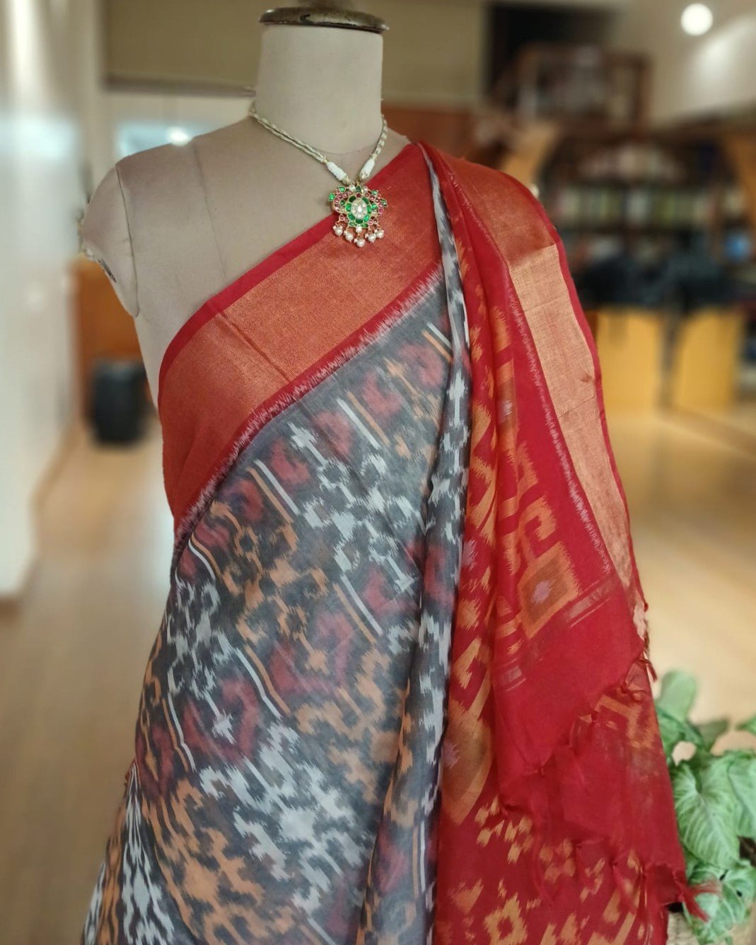 Handloom Single Ikat in Silk-Cotton Saree – (HSIS0041) - Image 5