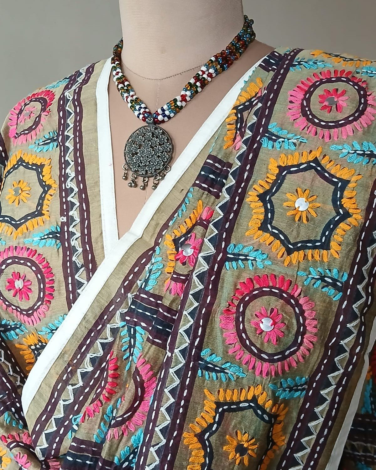 Hand Embroidered Dupatta from Punjab - (HEDP0003) - Image 4