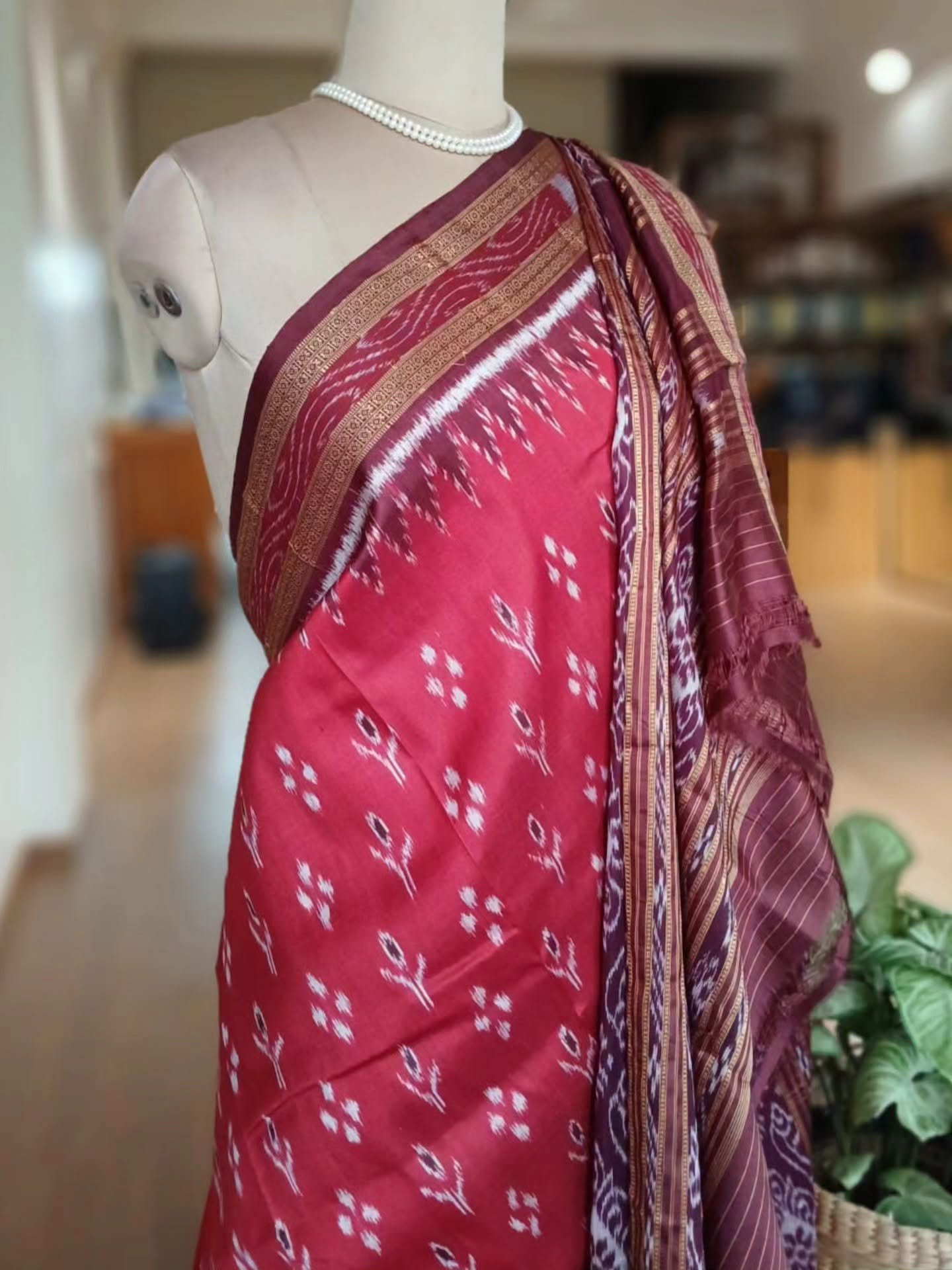 Pure Silk Nuapatna Khandua Pata in Single Ikat- (SKSS0014) - Image 4