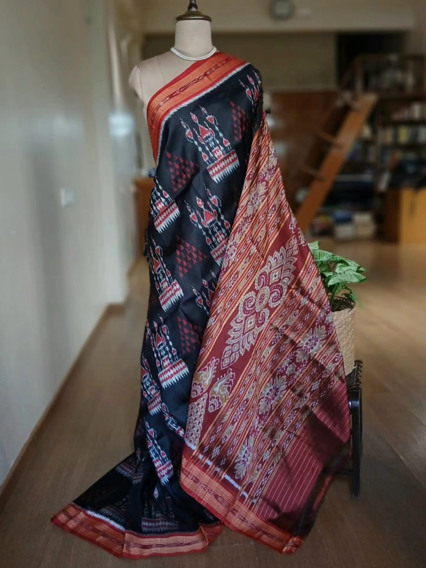 Pure Silk Nuapatna Khandua Pata in Single Ikat- (SKSS0011)