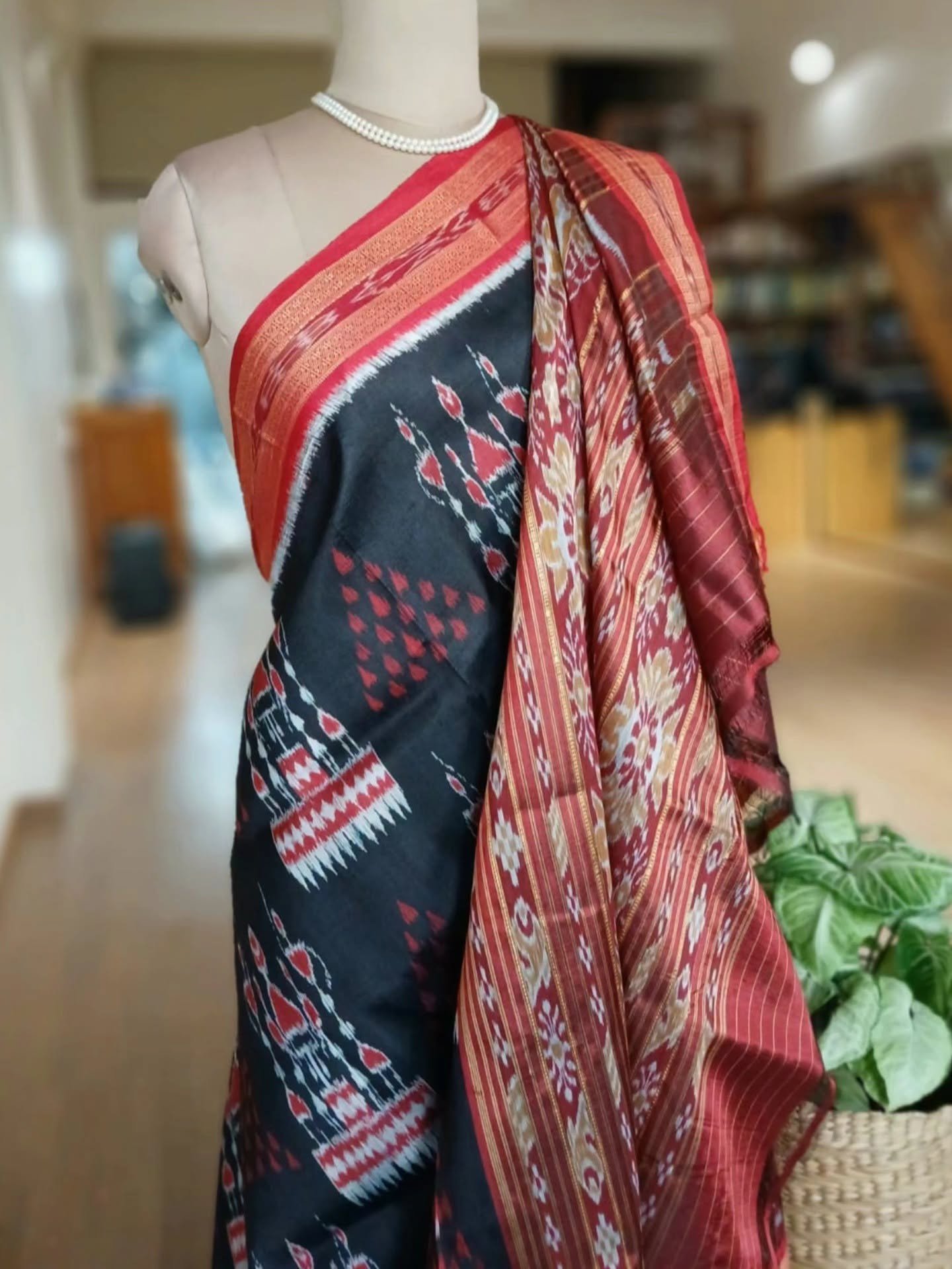 Pure Silk Nuapatna Khandua Pata in Single Ikat- (SKSS0011) - Image 4
