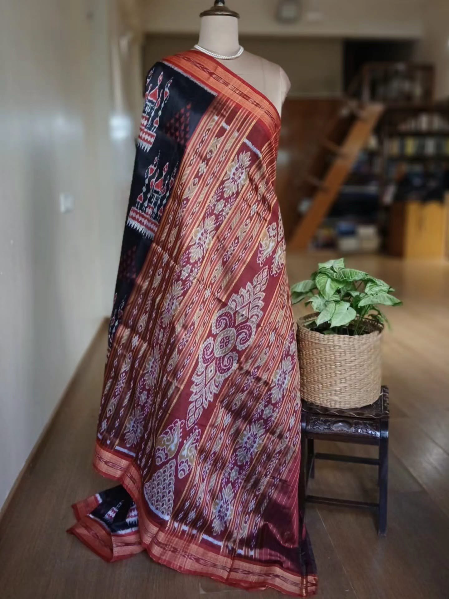 Pure Silk Nuapatna Khandua Pata in Single Ikat- (SKSS0011) - Image 7