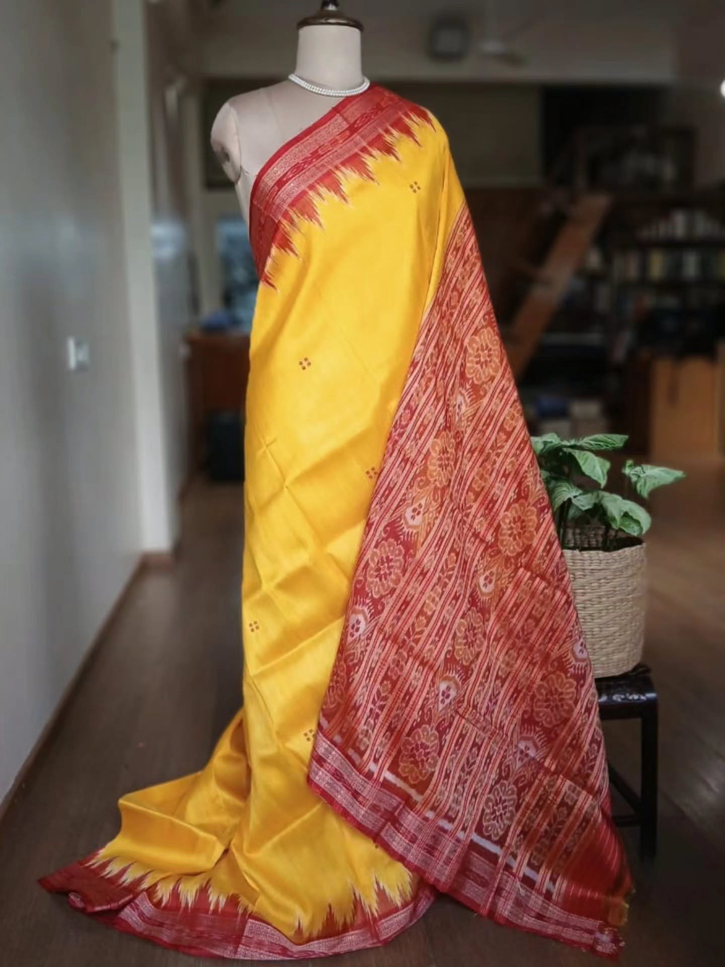 Pure Silk Nuapatna Khandua Pata in Single Ikat- (SKSS0018)