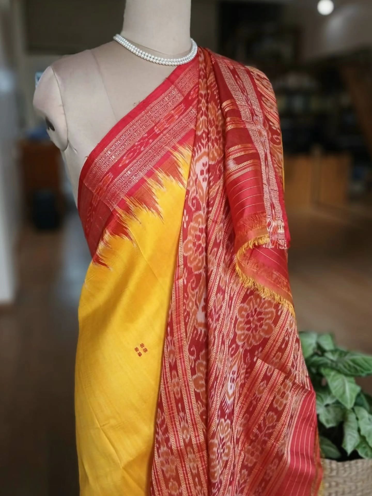 Pure Silk Nuapatna Khandua Pata in Single Ikat- (SKSS0018) - Image 4