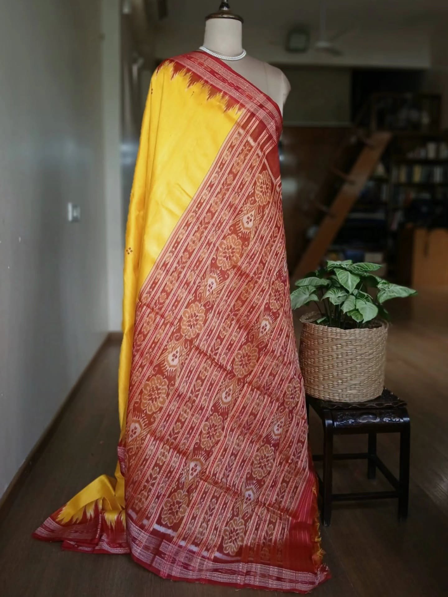 Pure Silk Nuapatna Khandua Pata in Single Ikat- (SKSS0018) - Image 7