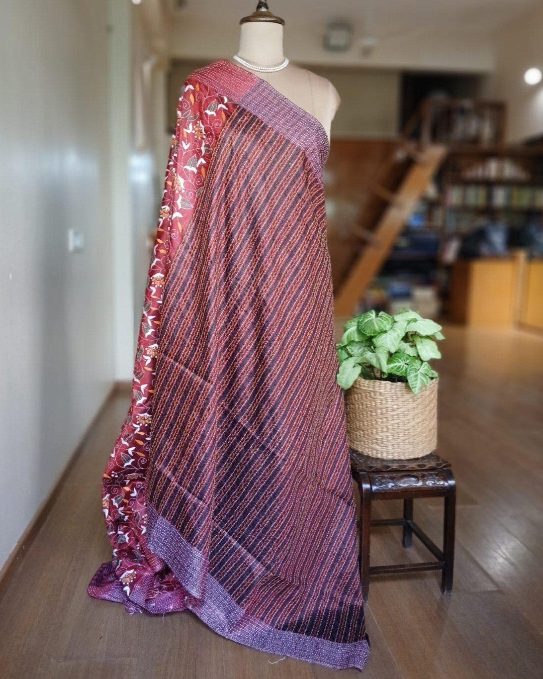 Hand Embroidered Santiniketan Kantha Saree - (SNBK0033) - Image 10