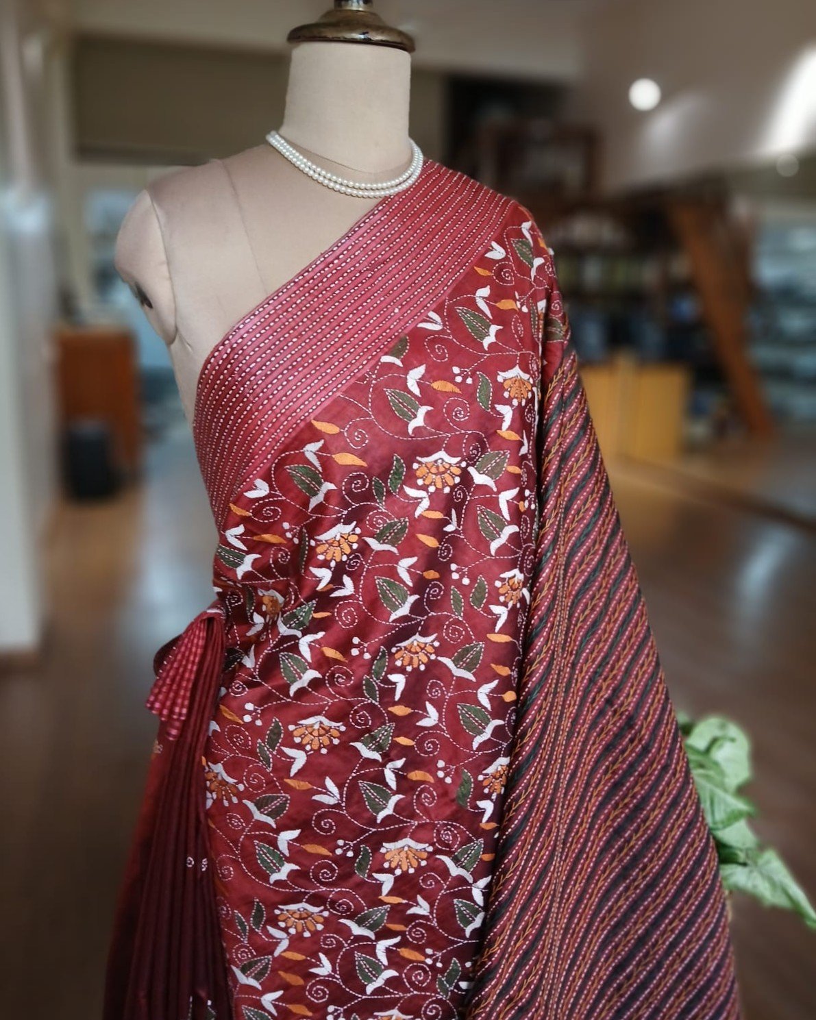 Hand Embroidered Santiniketan Kantha Saree - (SNBK0033) - Image 3