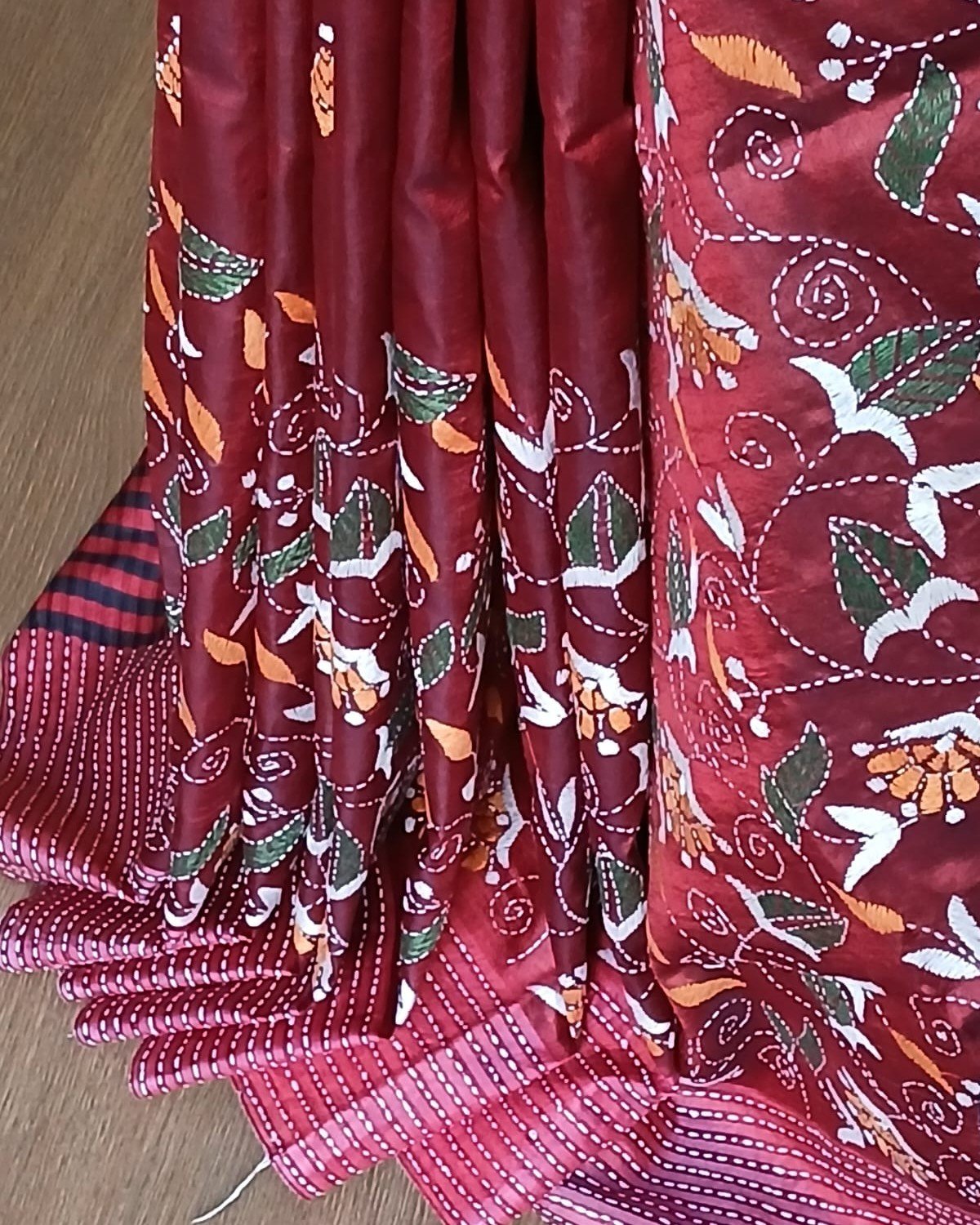 Hand Embroidered Santiniketan Kantha Saree - (SNBK0033) - Image 8