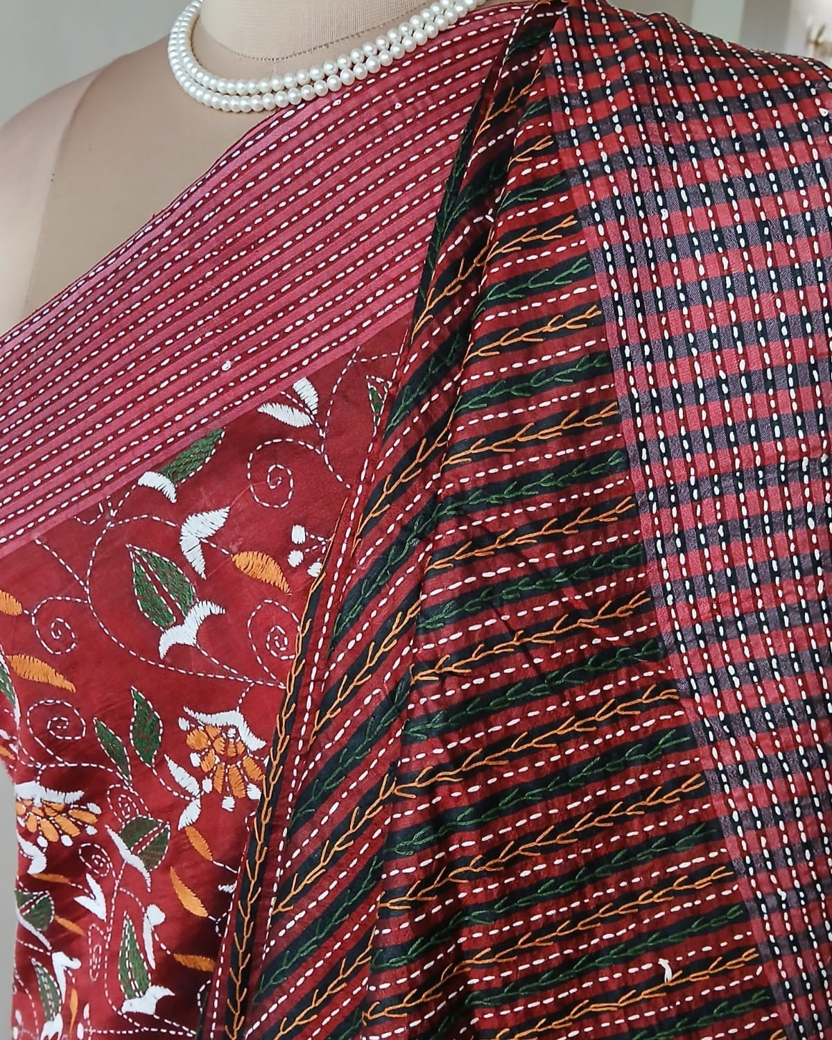 Hand Embroidered Santiniketan Kantha Saree - (SNBK0033) - Image 5