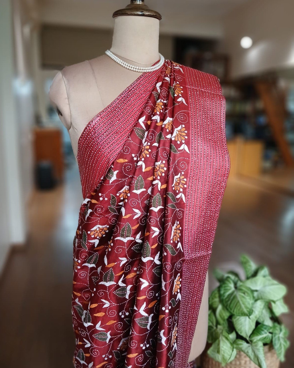 Hand Embroidered Santiniketan Kantha Saree - (SNBK0033) - Image 4