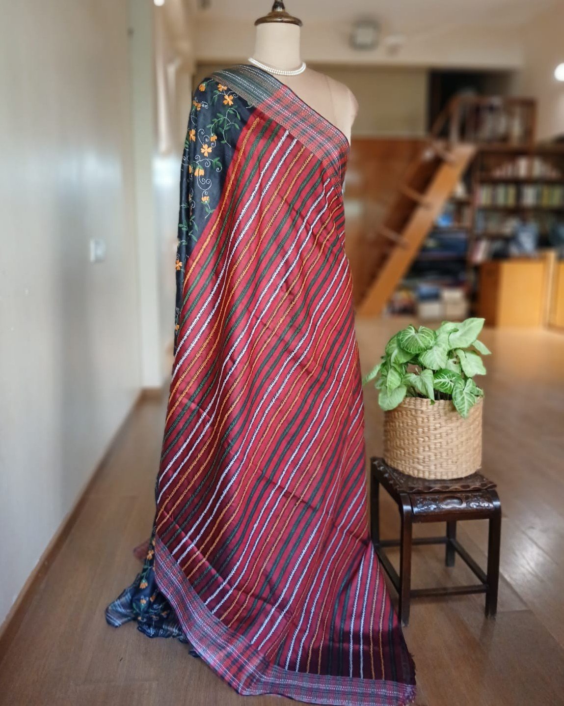 Hand Embroidered Santiniketan Kantha Saree - (SNBK0034) - Image 10