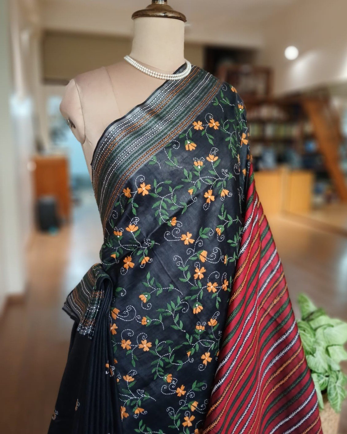 Hand Embroidered Santiniketan Kantha Saree - (SNBK0034) - Image 3