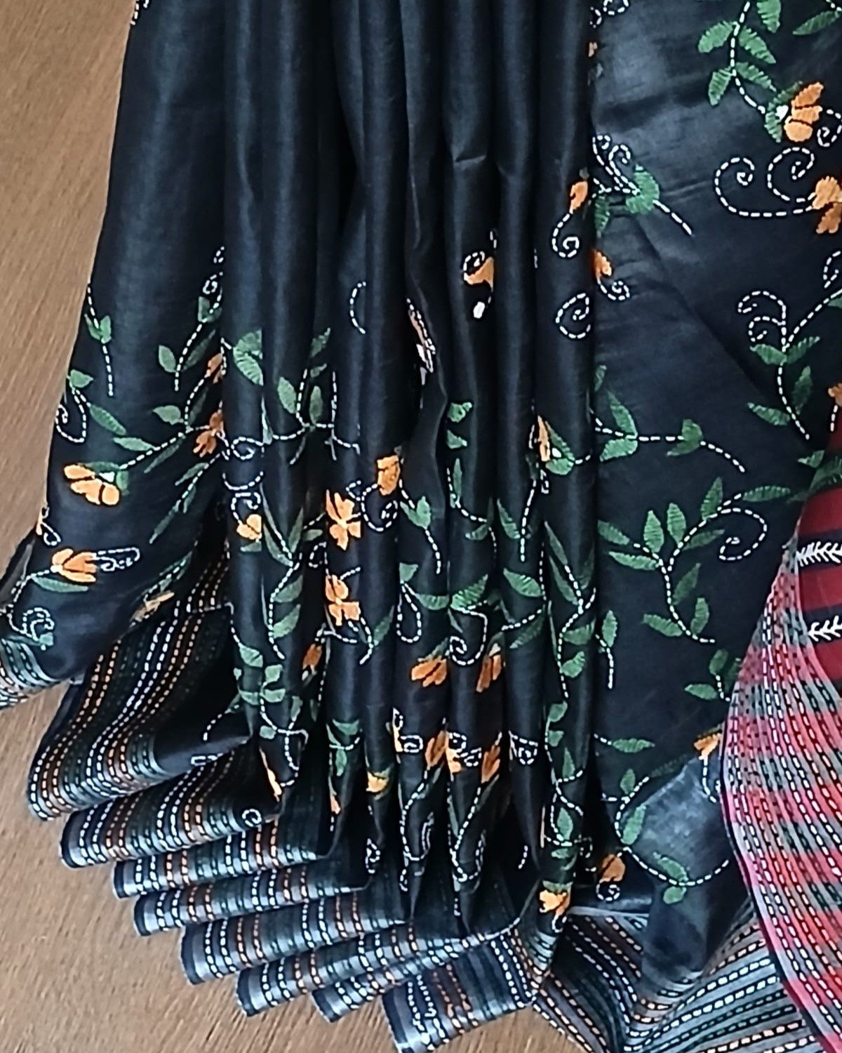 Hand Embroidered Santiniketan Kantha Saree - (SNBK0034) - Image 8