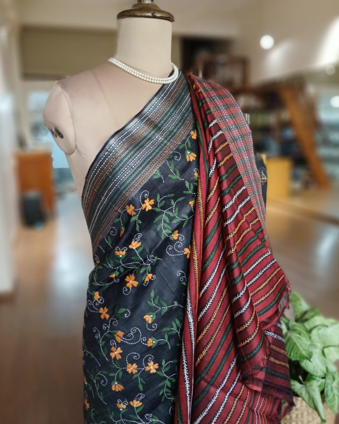 Hand Embroidered Santiniketan Kantha Saree - (SNBK0034) - Image 6