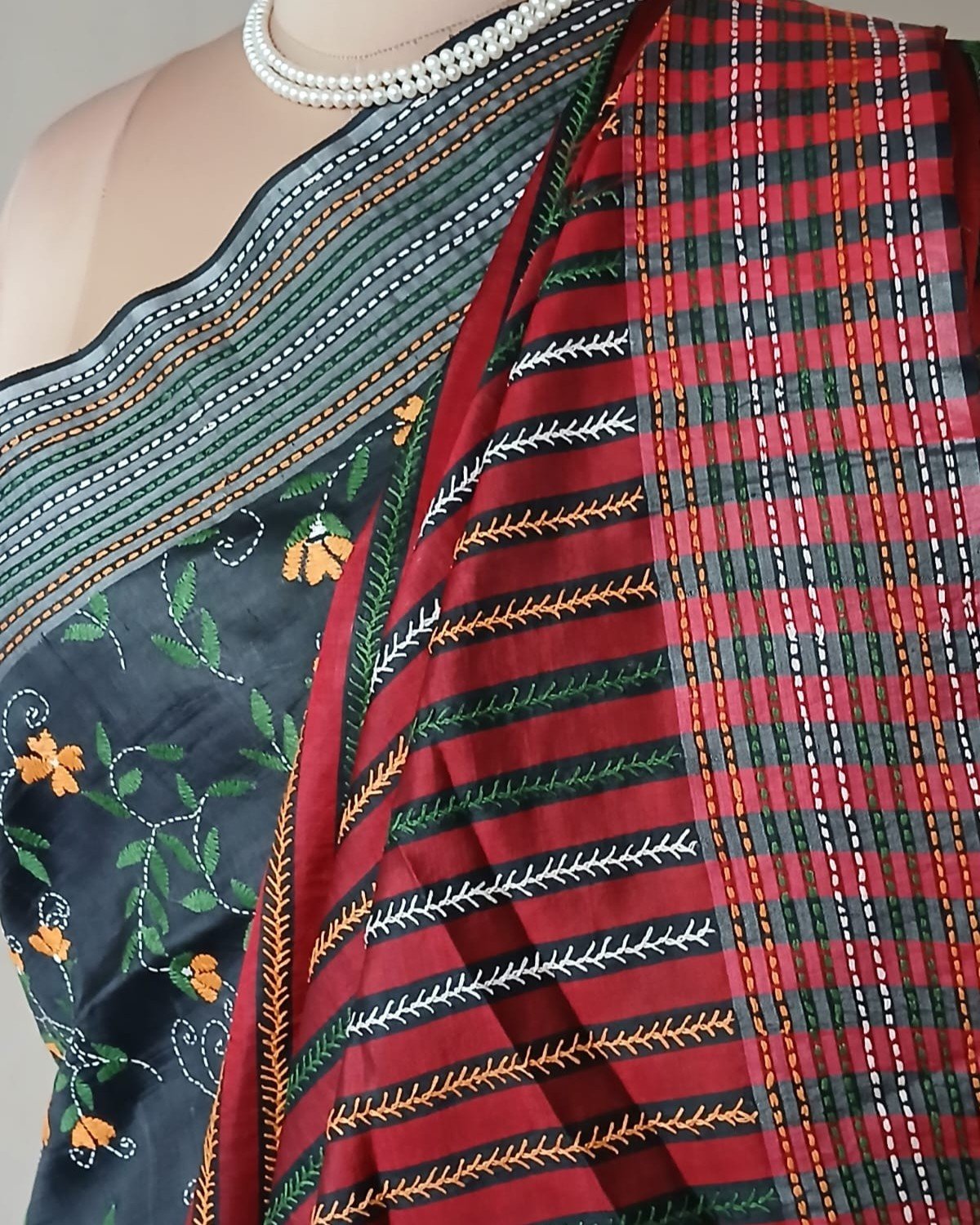 Hand Embroidered Santiniketan Kantha Saree - (SNBK0034) - Image 5