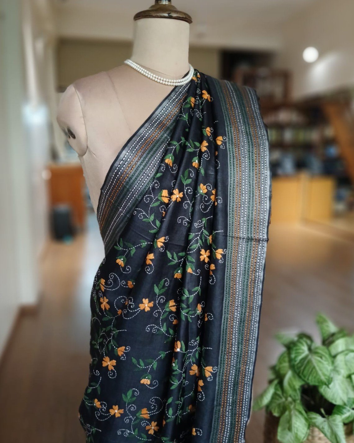 Hand Embroidered Santiniketan Kantha Saree - (SNBK0034) - Image 4