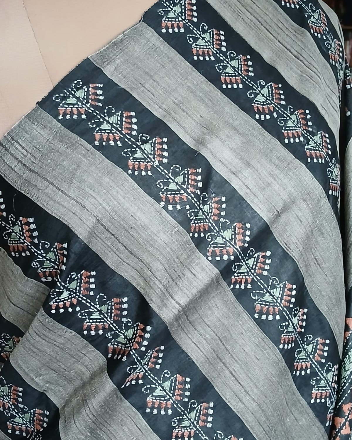 Hand Embroidered Santiniketan Kantha Saree - (SNBK0028) - Image 4