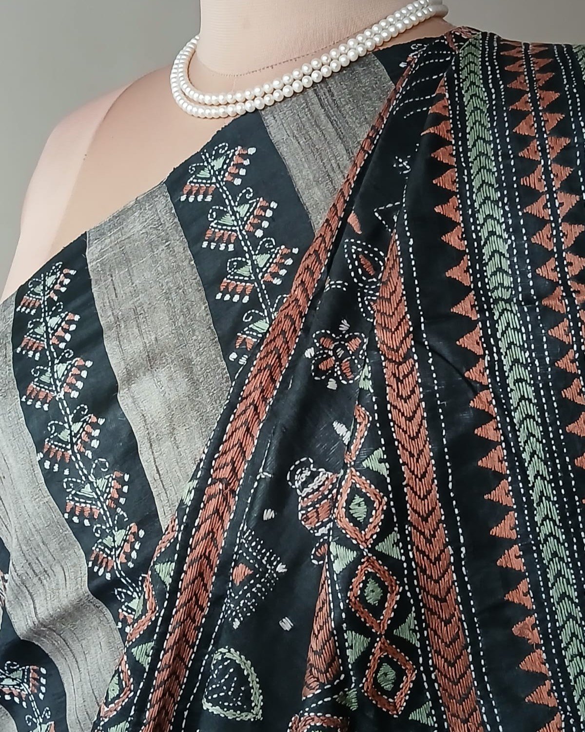 Hand Embroidered Santiniketan Kantha Saree - (SNBK0028) - Image 8
