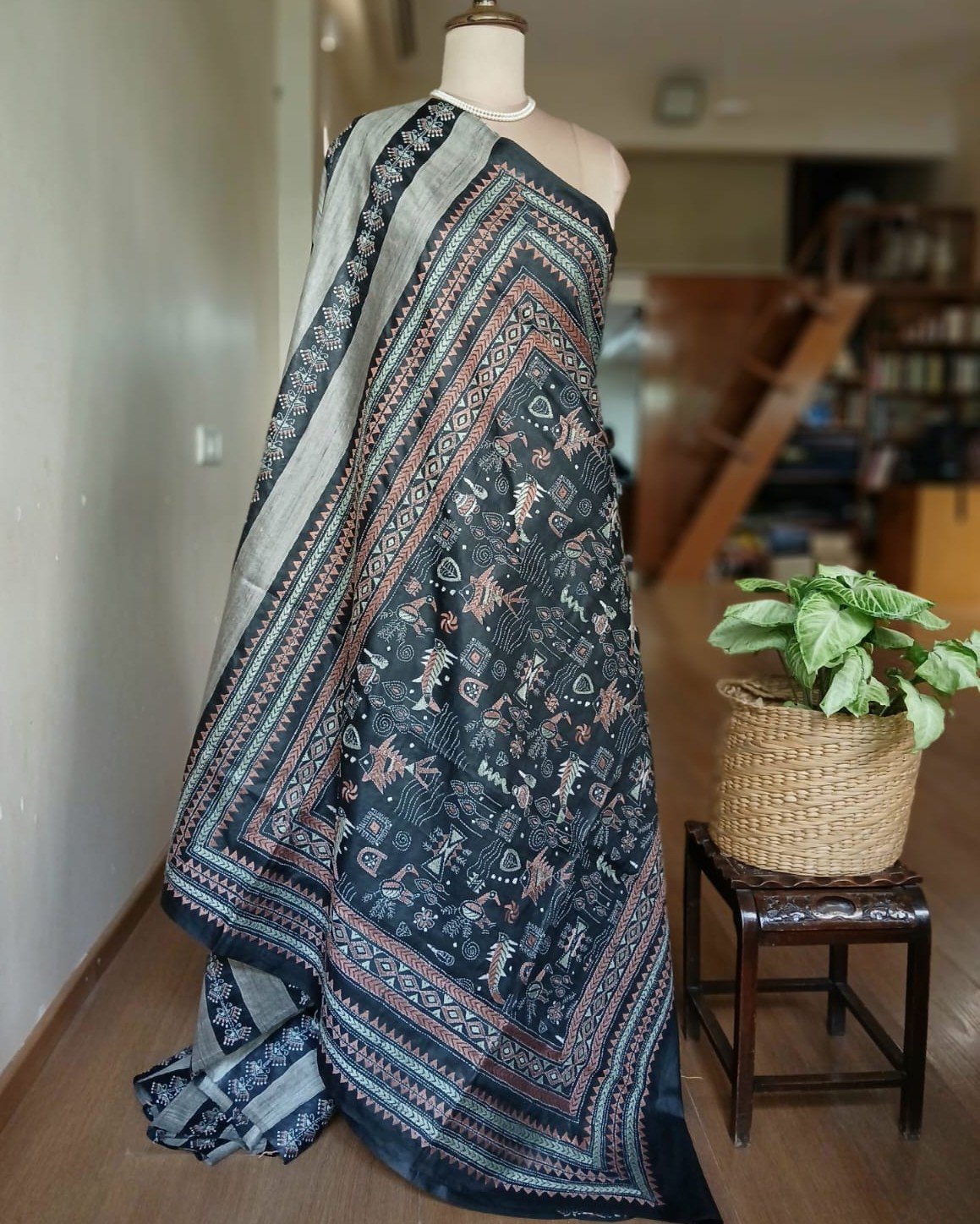 Hand Embroidered Santiniketan Kantha Saree - (SNBK0028) - Image 9