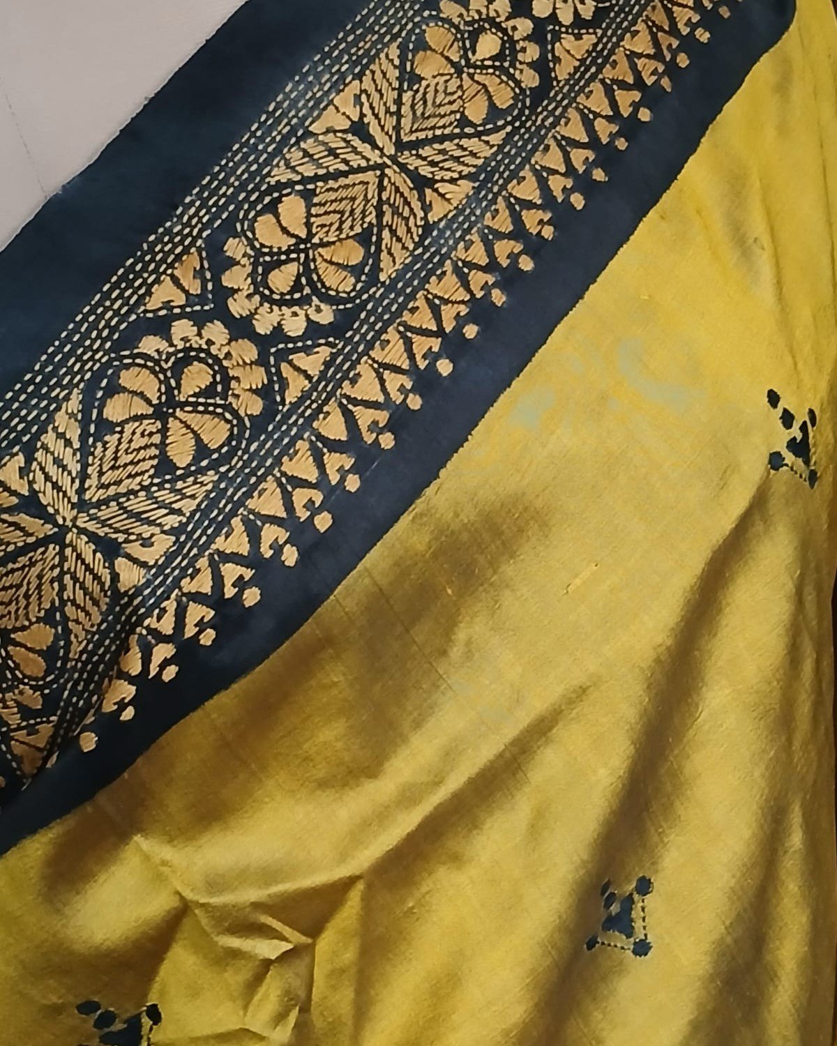 Hand Embroidered Santiniketan Kantha Saree - (SNBK0029) - Image 4