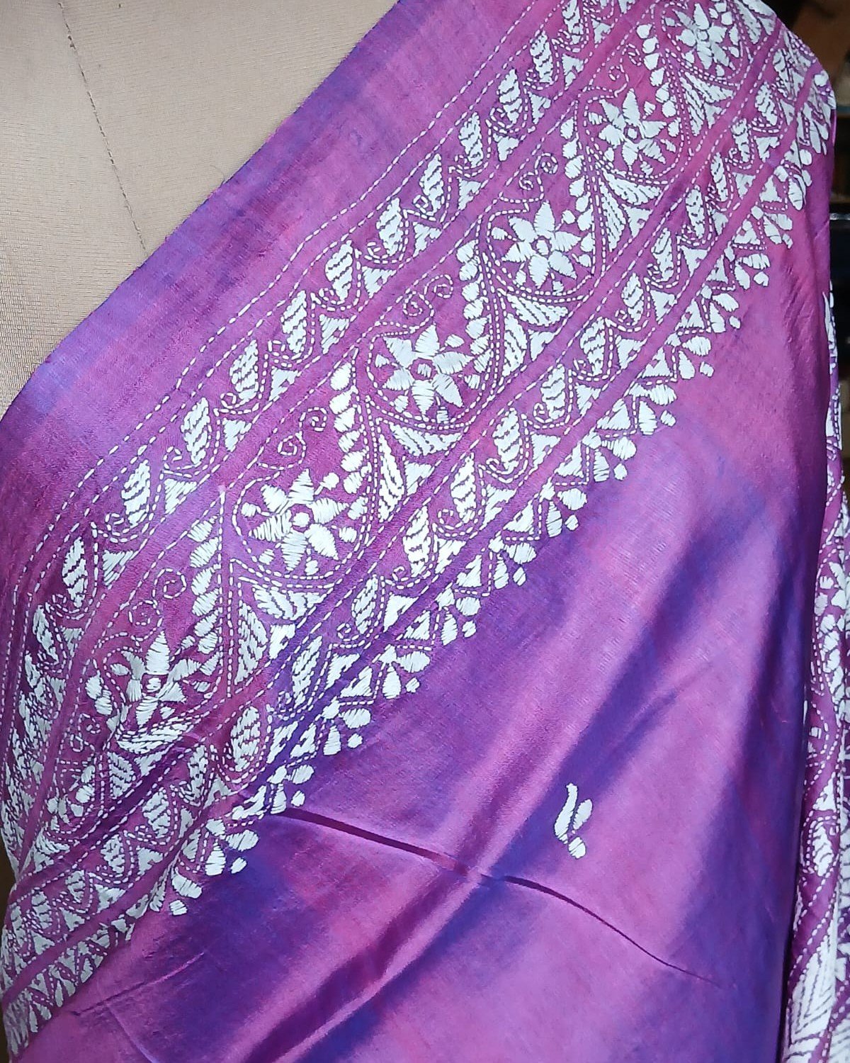 Hand Embroidered Santiniketan Kantha Saree - (SNBK0030) - Image 4