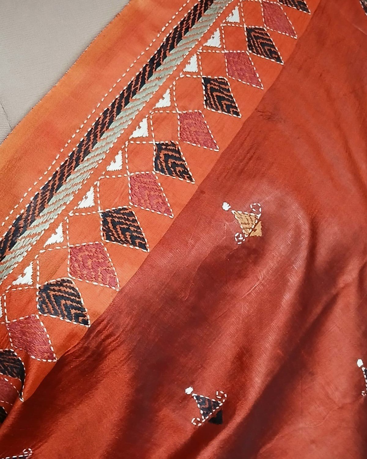 Hand Embroidered Santiniketan Kantha Saree - (SNBK0031) - Image 4