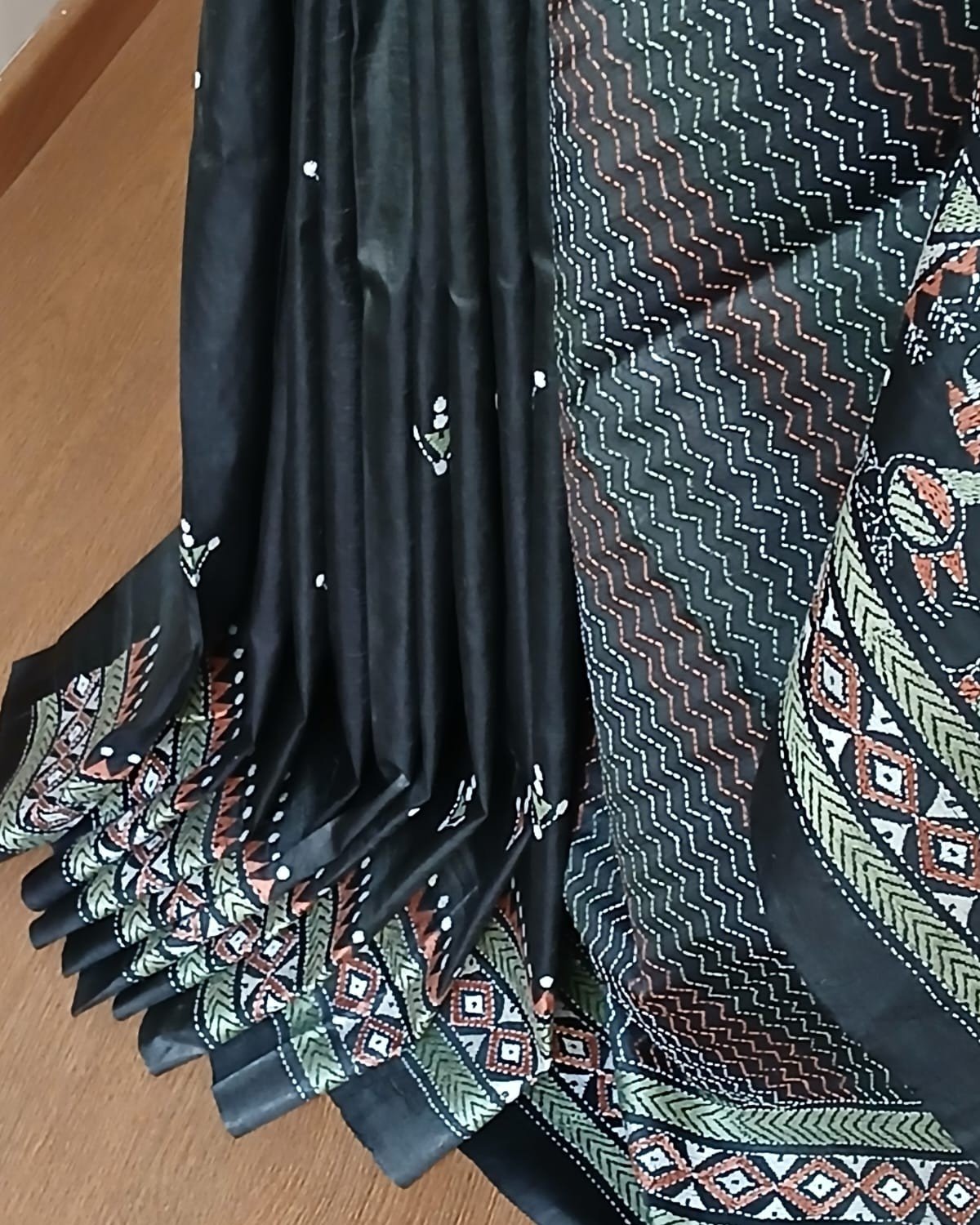 Hand Embroidered Santiniketan Kantha Saree - (SNBK0032) - Image 9