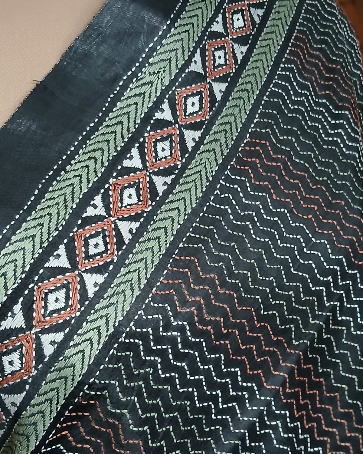 Hand Embroidered Santiniketan Kantha Saree - (SNBK0032) - Image 8