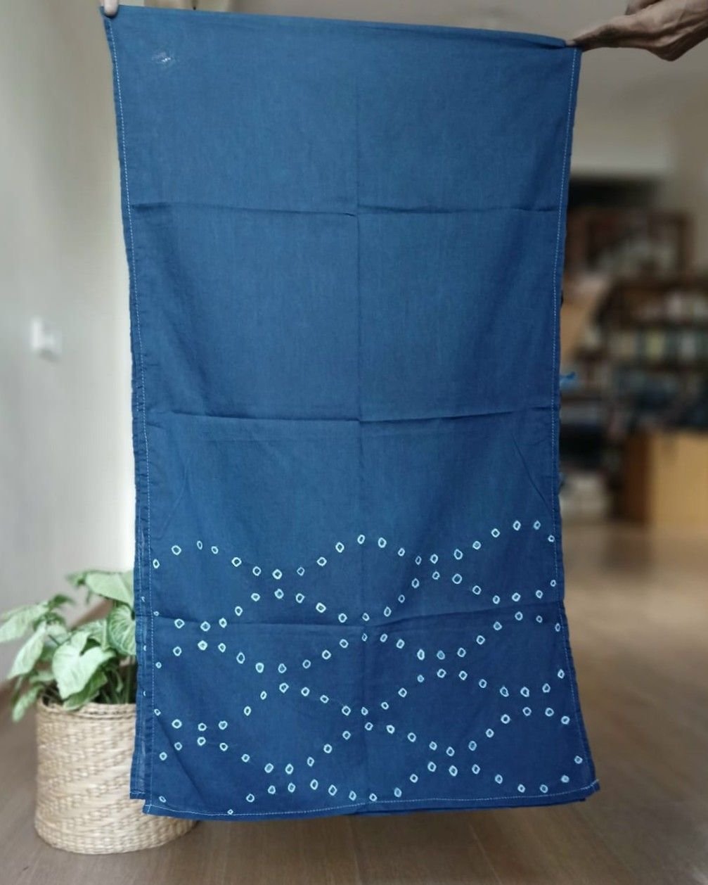 Madurai Sungudi Hand Knotted Cotton Stole - (MHKS0001) - Image 6
